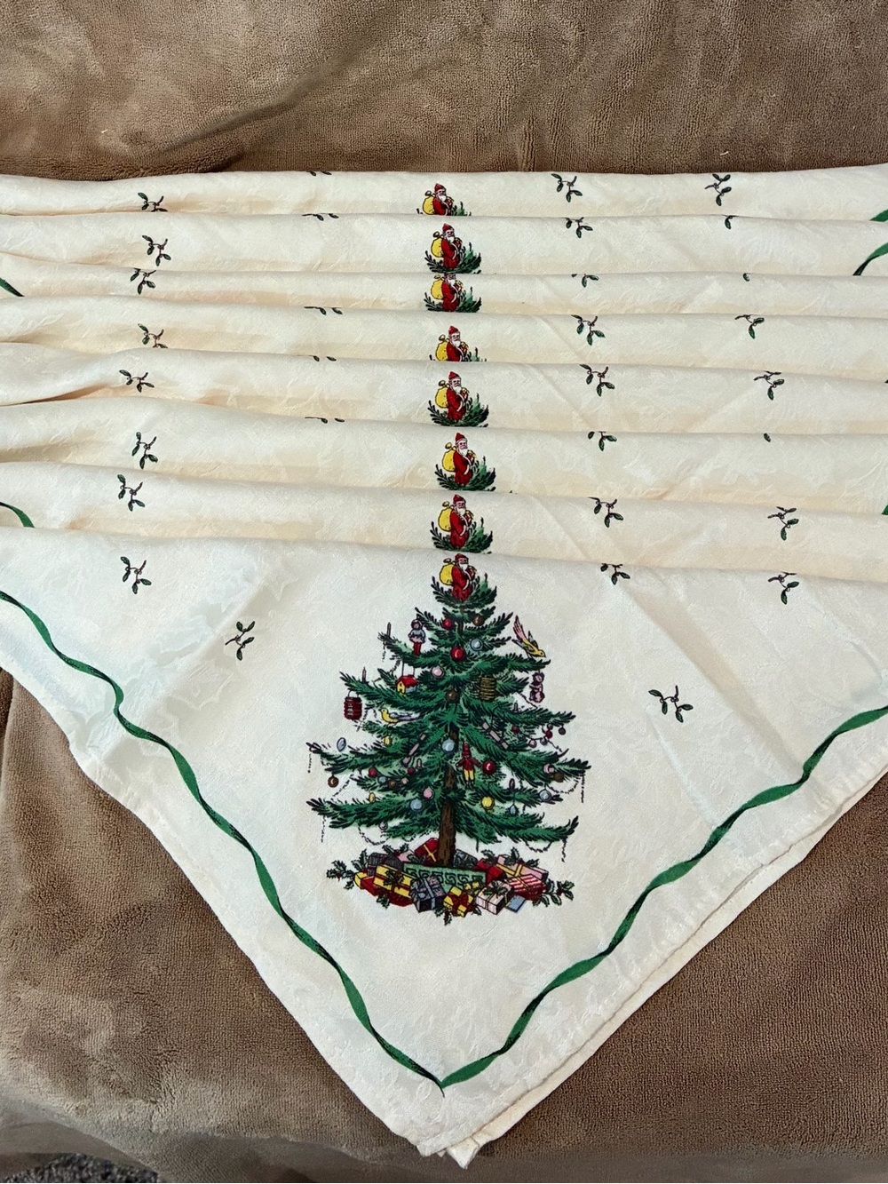 Set of 8 Spode Ivory Christmas Tree Cloth Napkins.